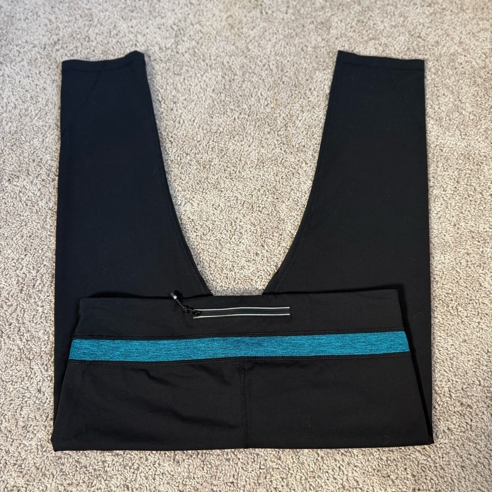 Kirkland Signature Black and Blue Sport Athletic 7/8 Leggings Size XL - Picture 2 of 9
